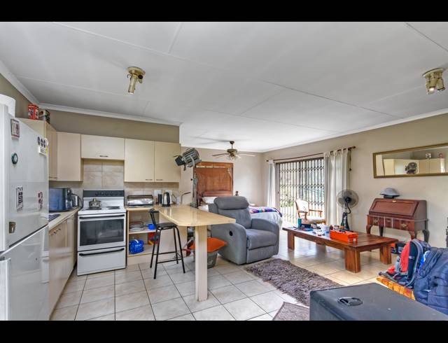 4 BEDROOM FREESTANDING FOR SALE IN LYNDHURST